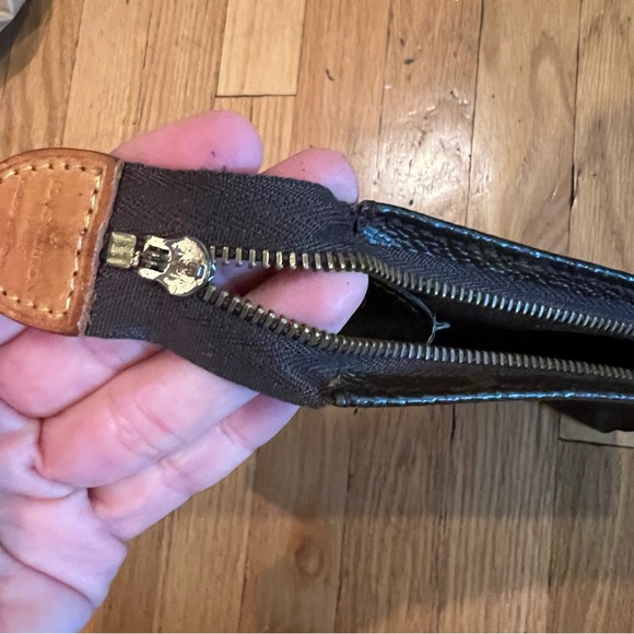 LOUIS VUITTON MONOGRAM TOILETRY 26 POUCH CLUTCH - Picture 11 of 13